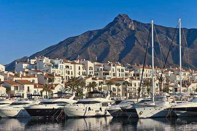 Apartment Holidays Banus